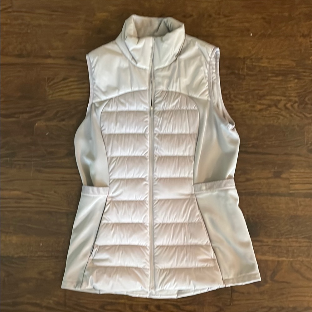 Women's Sleeveless Puffer Jacket - Silver